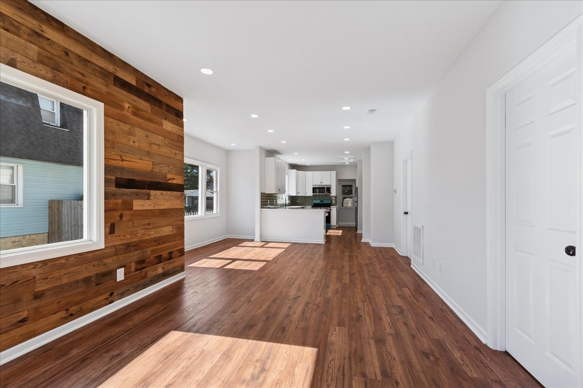 1015 Oakland Avenue, Joliet, IL 60435