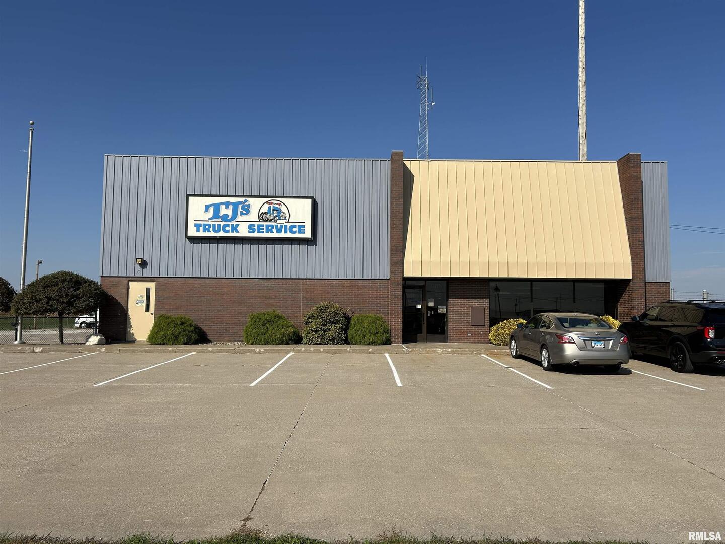 2003 3RD Street, Aledo, IL 61231