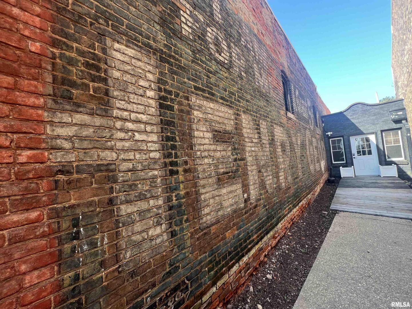 110 2ND Street, Clinton, IA 52732