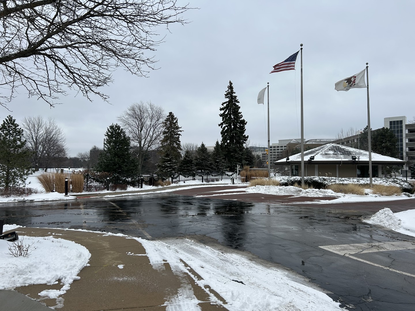 1 Oak Brook Club Drive, Oak Brook, IL 60523