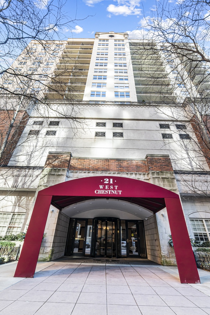 21 Chestnut Street, Chicago, IL 60610