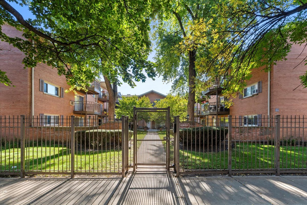 1537 FARWELL Avenue, Chicago, IL 60626