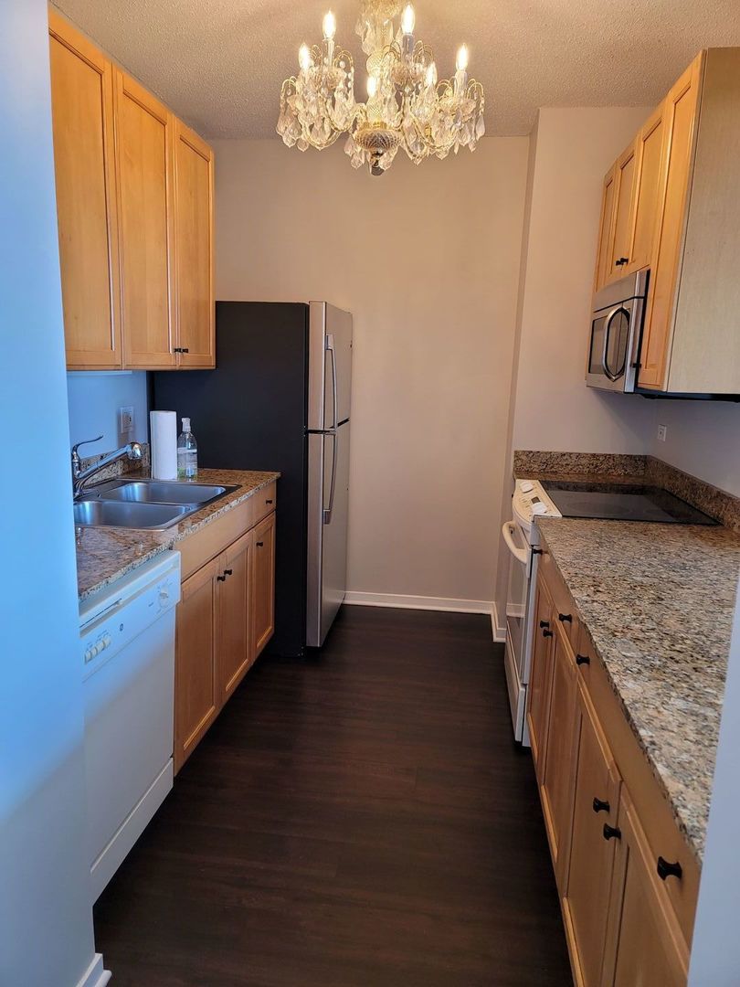 400 La Salle Drive, Chicago, IL 60654