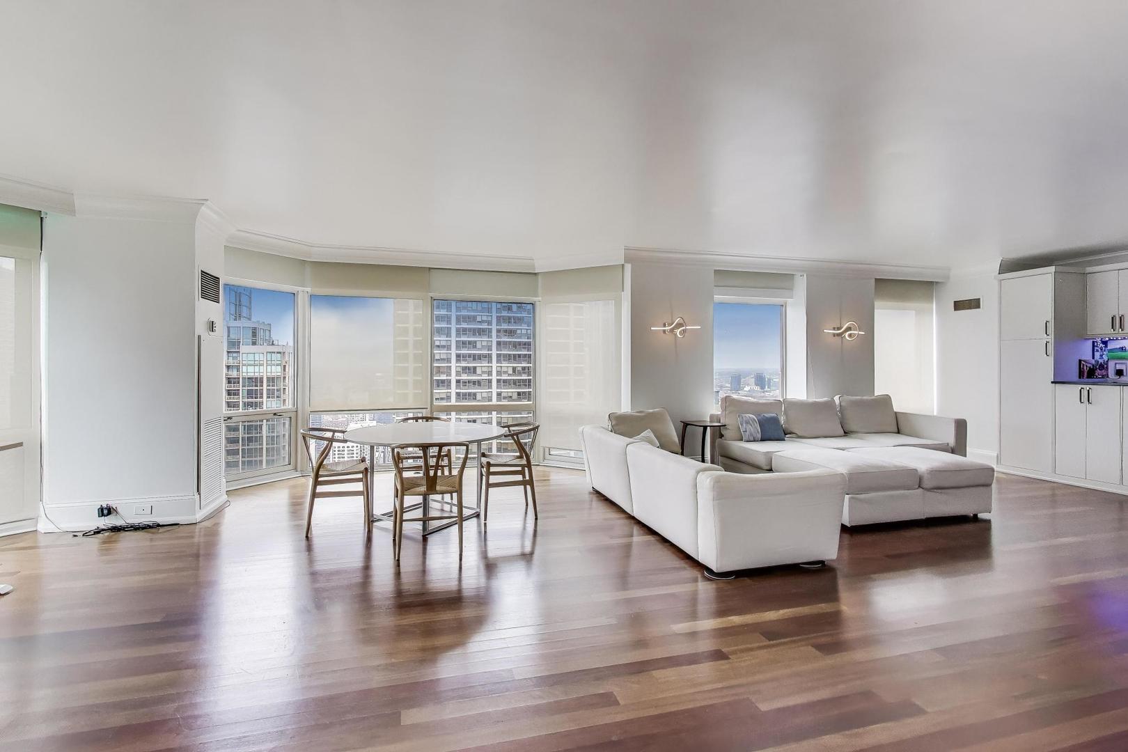 100 HURON Street, Chicago, IL 60611