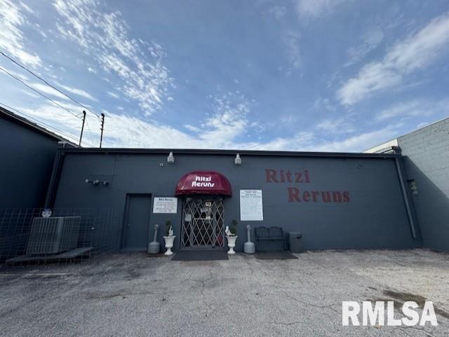 1612 LOCUST Street, Davenport, IA 52804