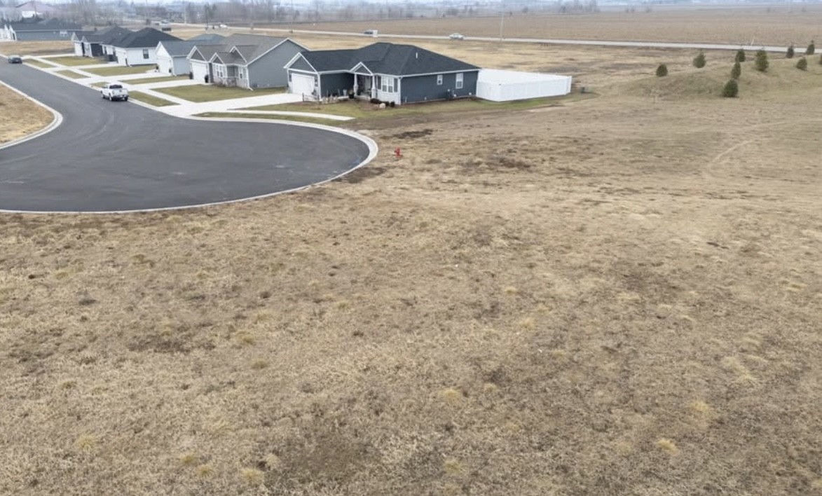 3 Crossing Court, Peru, IL 61354