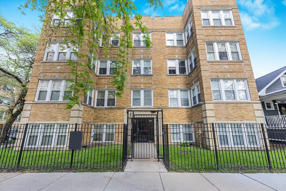 4855 Springfield Avenue, Chicago, IL 60625