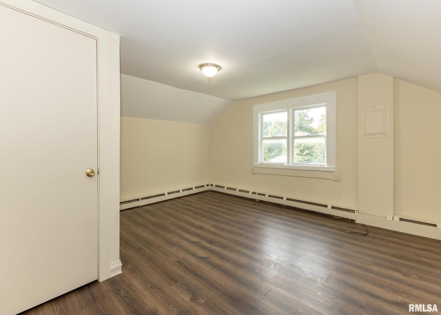 633 7TH Avenue, Clinton, IA 52732