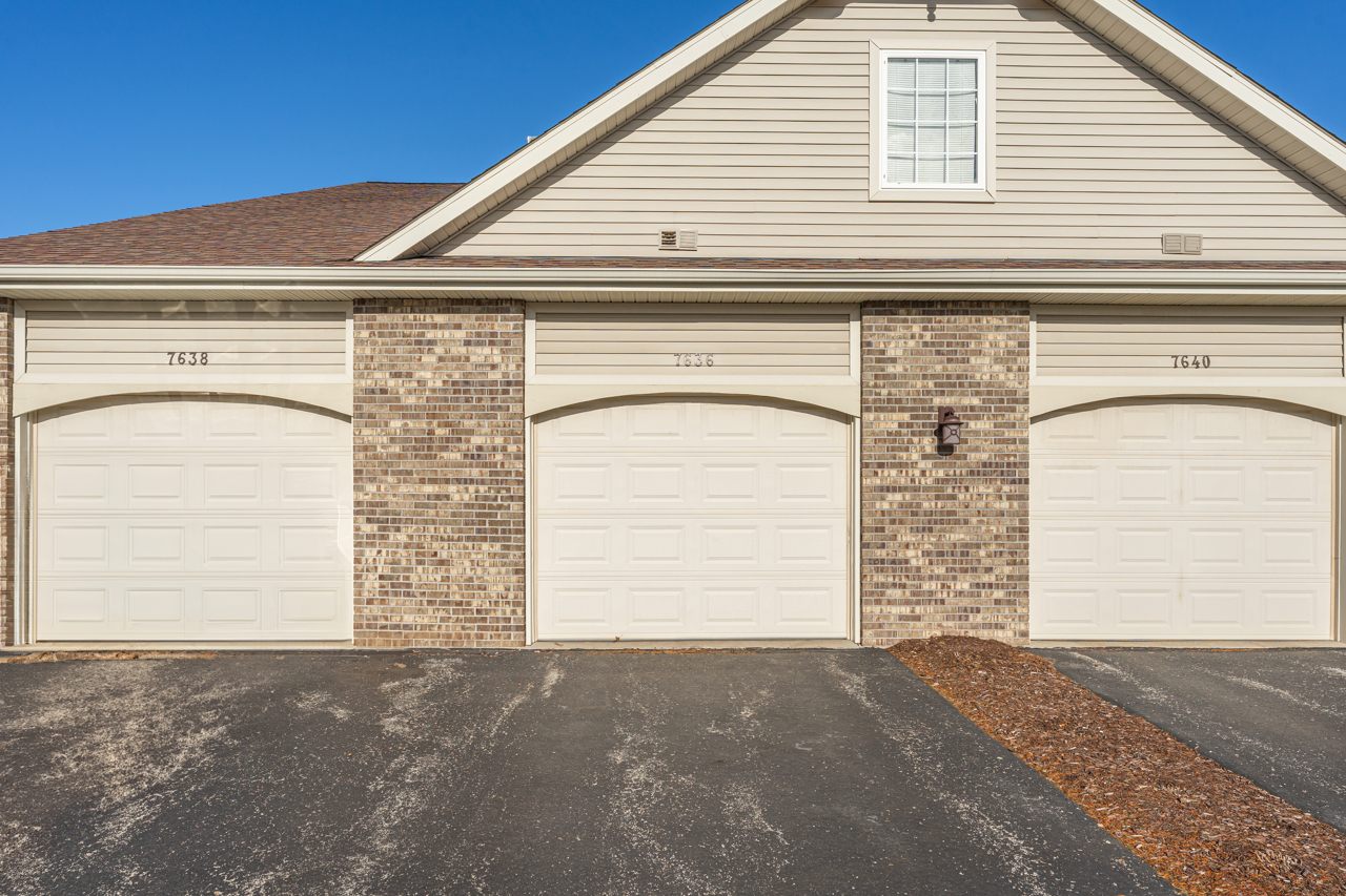 7636 Creek Bend, Rockford, IL 61114