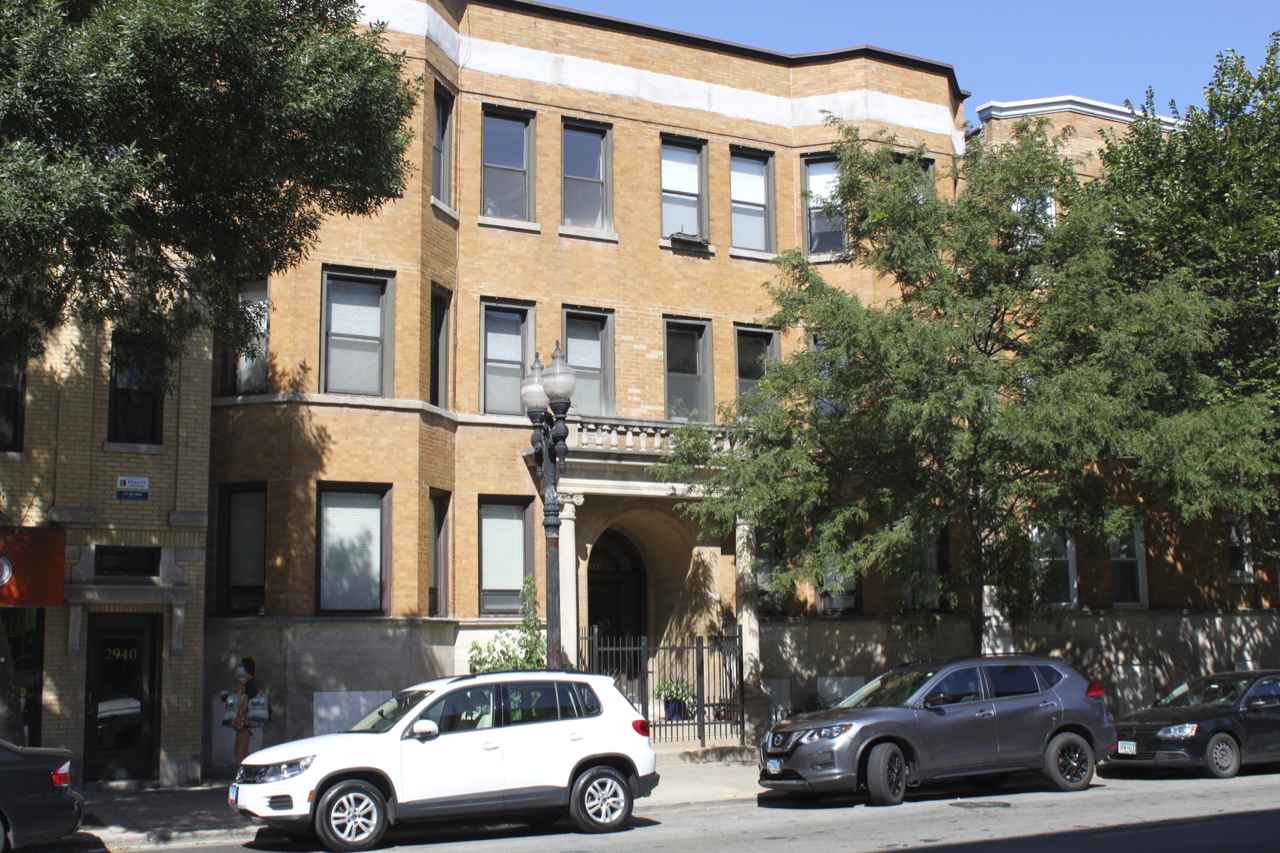 2944 Broadway Street, Chicago, IL 60657