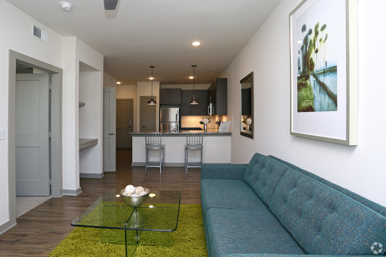 670 Algonquin Road, Schaumburg, IL 60173