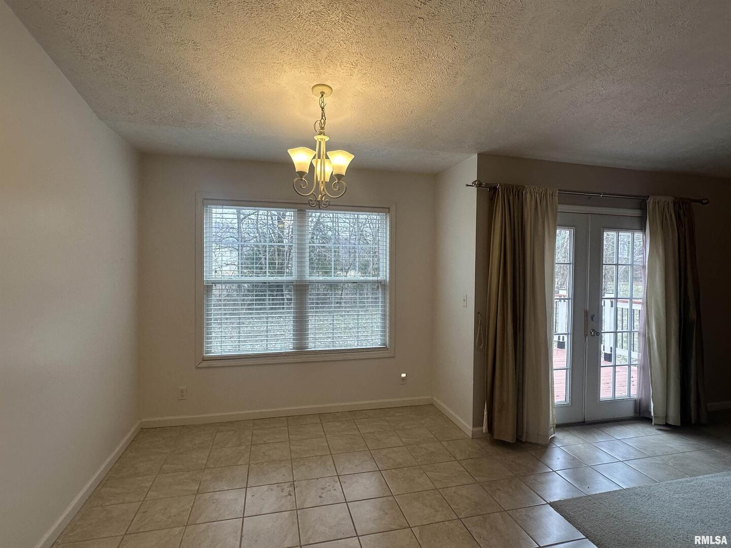 2020 Creekwood Drive, Carbondale, IL 62901