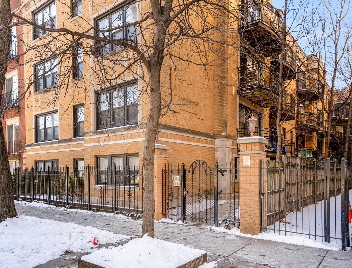 4936 Winthrop Avenue, Chicago, IL 60640