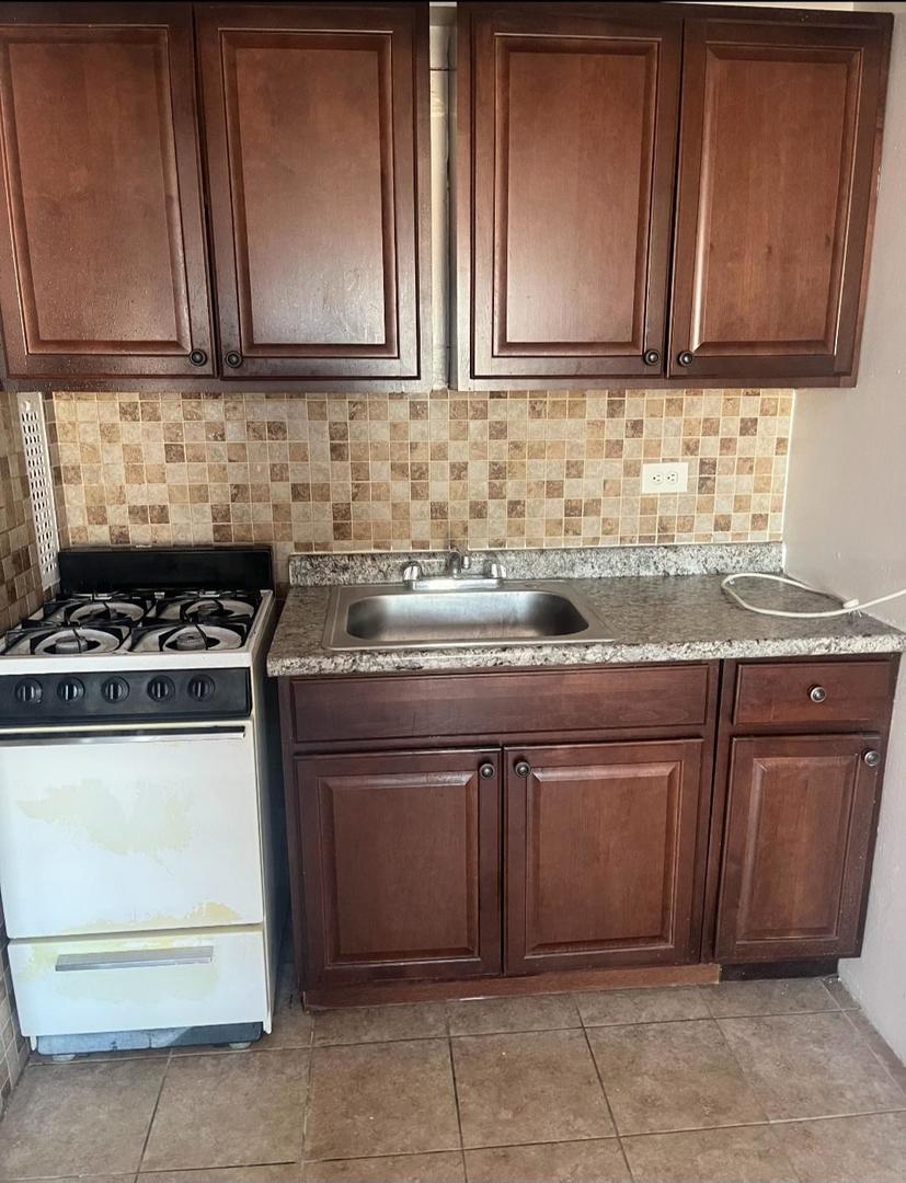 2610 Berwyn Avenue, Chicago, IL 60625