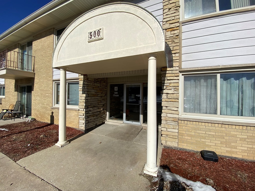 500 Chase Drive, Clarendon Hills, IL 60514