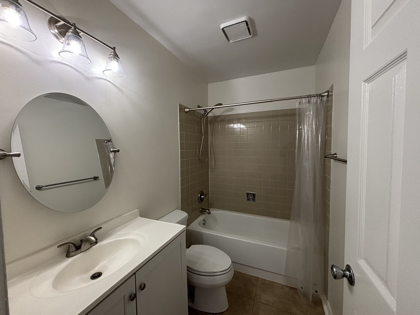 367 Sandhurst Circle, Glen Ellyn, IL 60137