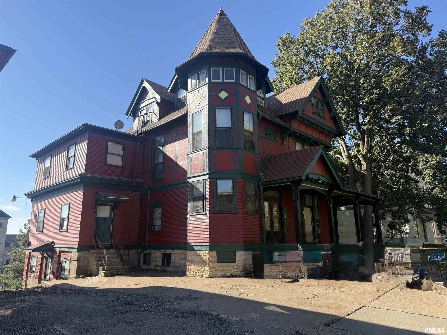 413 6TH Street, Davenport, IA 52803