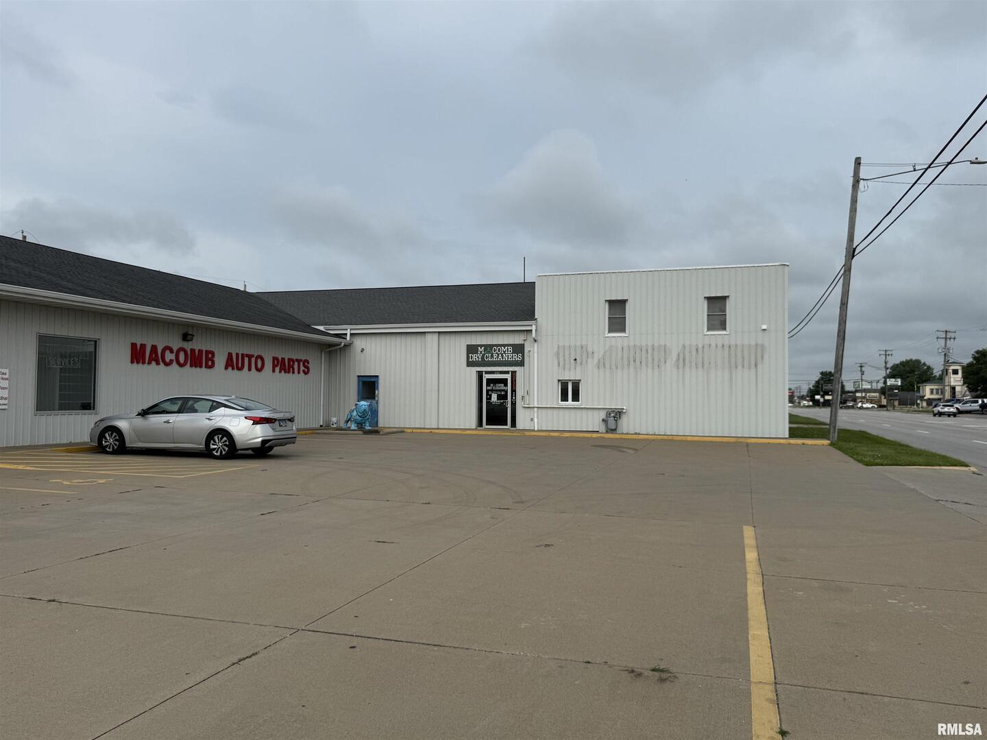 1215 JACKSON Street, Macomb, IL 61455