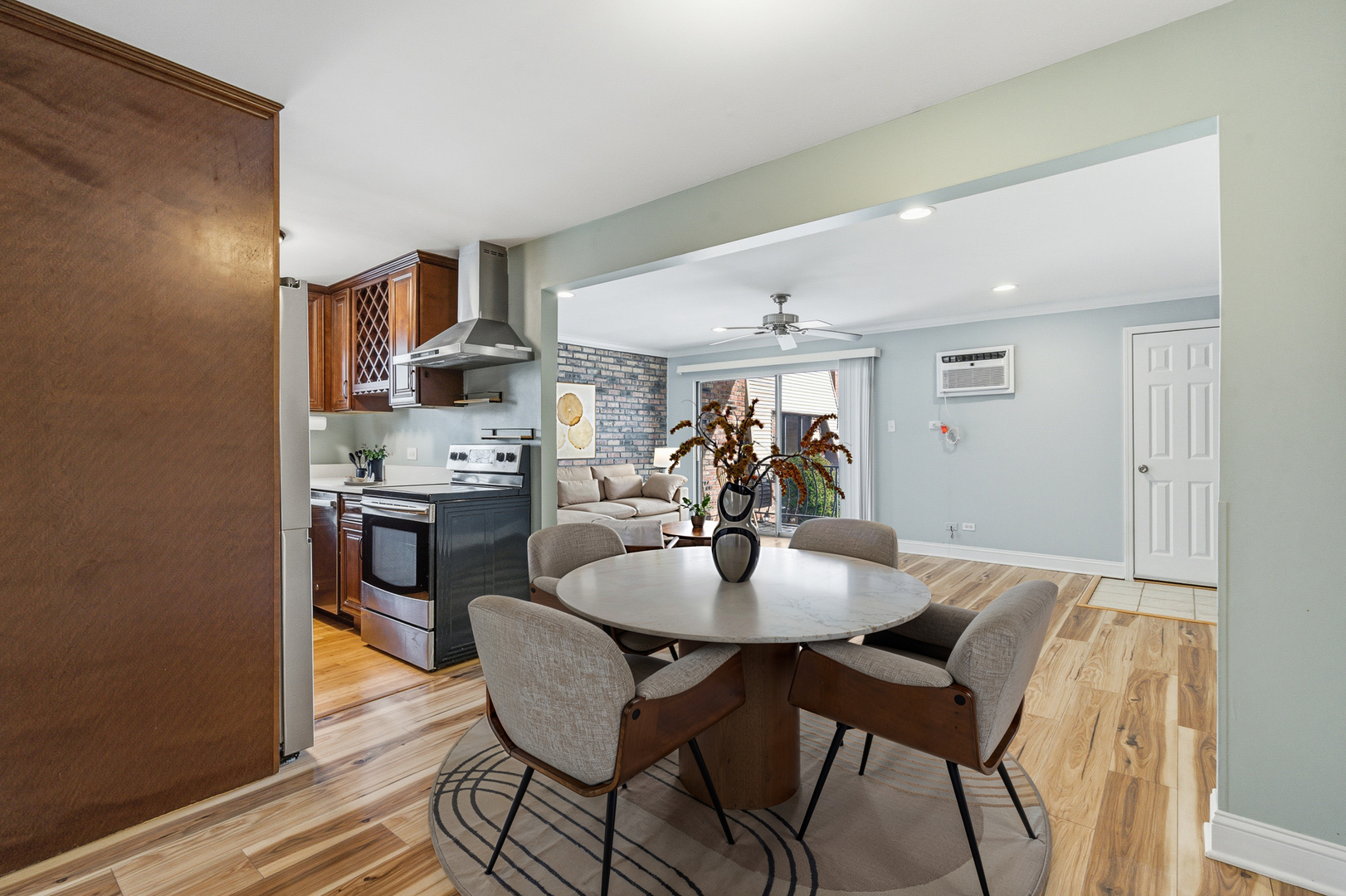 7306 BLACKSTONE Avenue, Justice, IL 60458