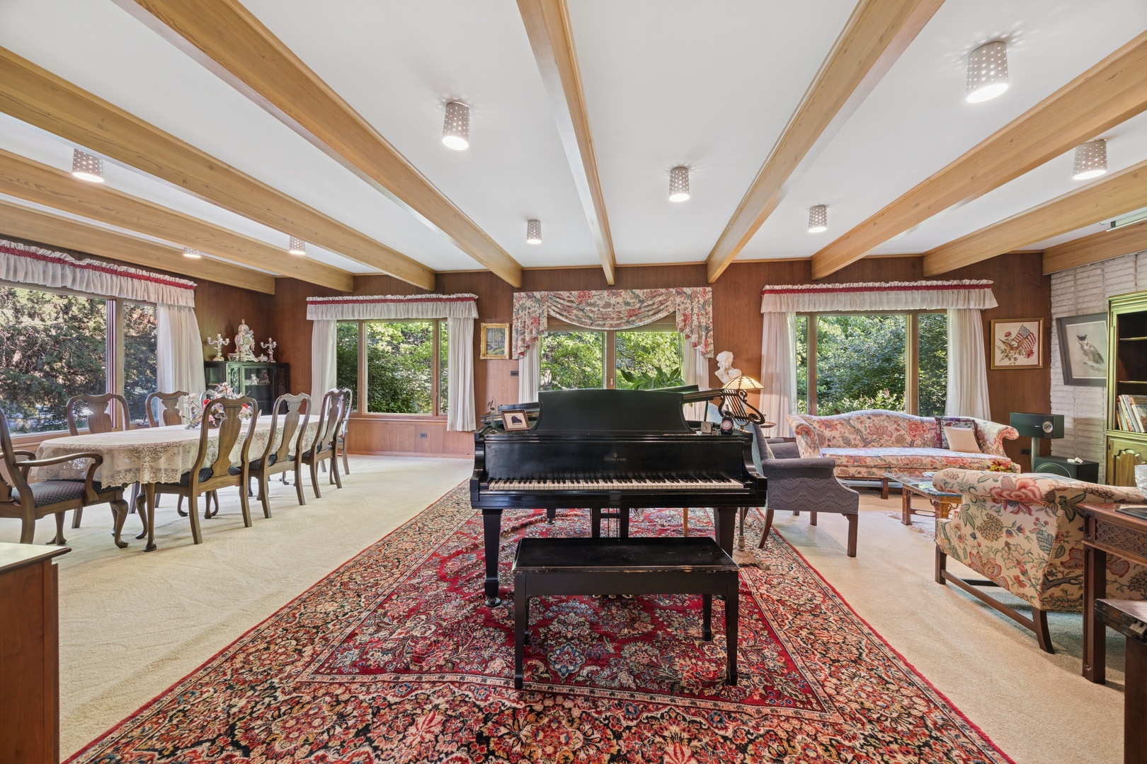 339 Eastgrove Road, Riverside, IL 60546