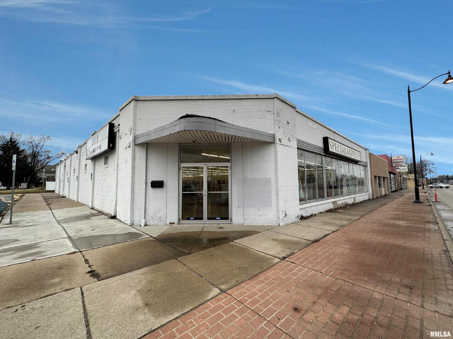 3126 AVENUE OF THE CITIES, Moline, IL 61265