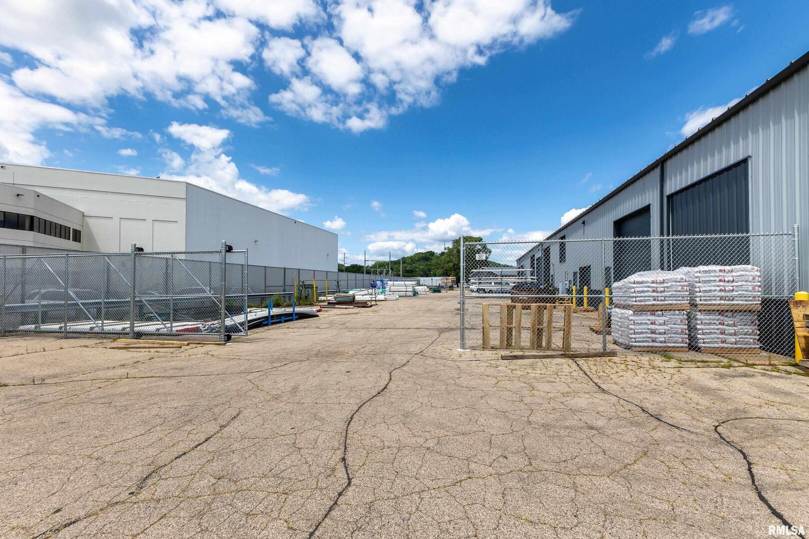 1190 ROOSEVELT Street, Dubuque, IA 52001