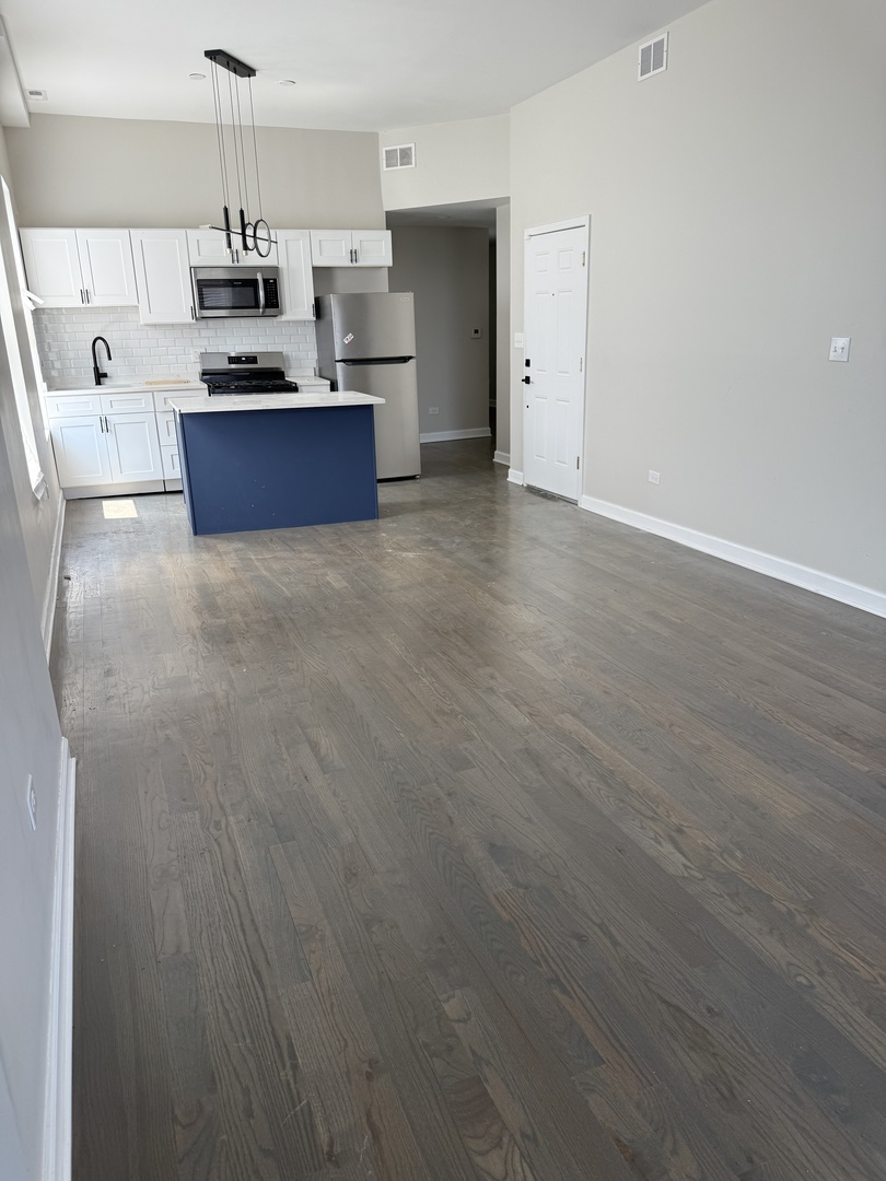 5910 Michigan Avenue, Chicago, IL 60637