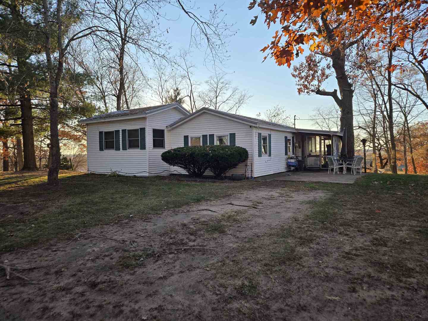 930 42nd Street, New Boston, IL 61272