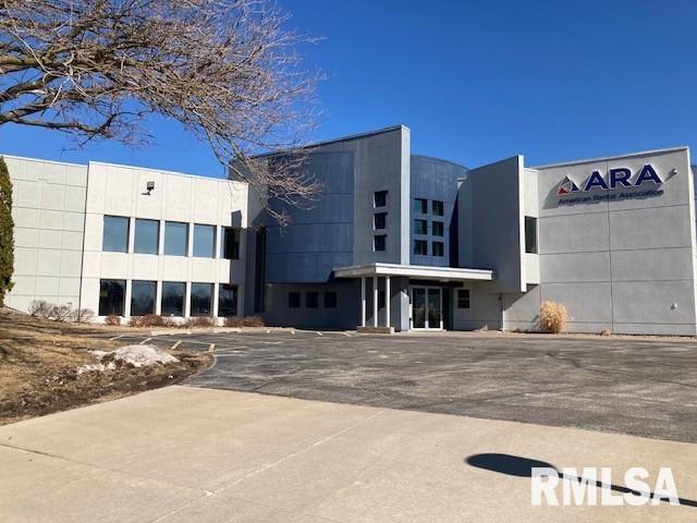 1900 19TH Street, Moline, IL 61265