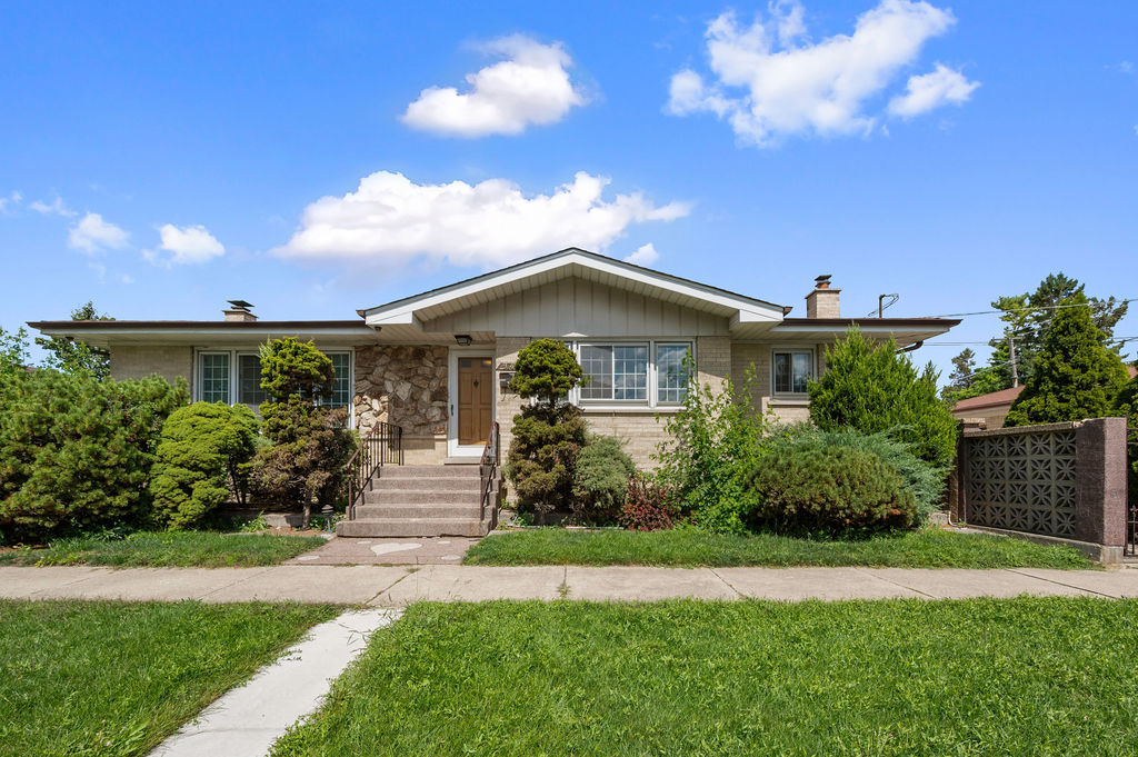 9740 Linn Avenue, Schiller Park, IL 60176