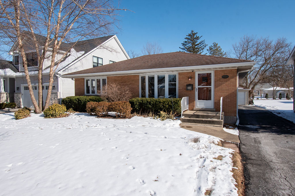 131 Lodge Lane, Lombard, IL 60148