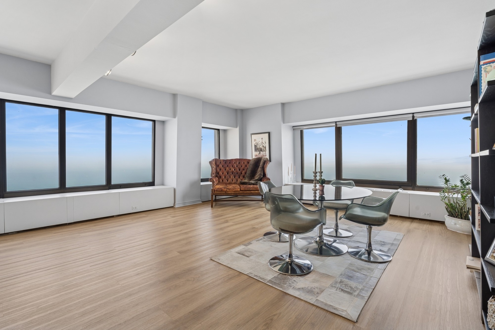 175 Delaware Place, Chicago, IL 60611