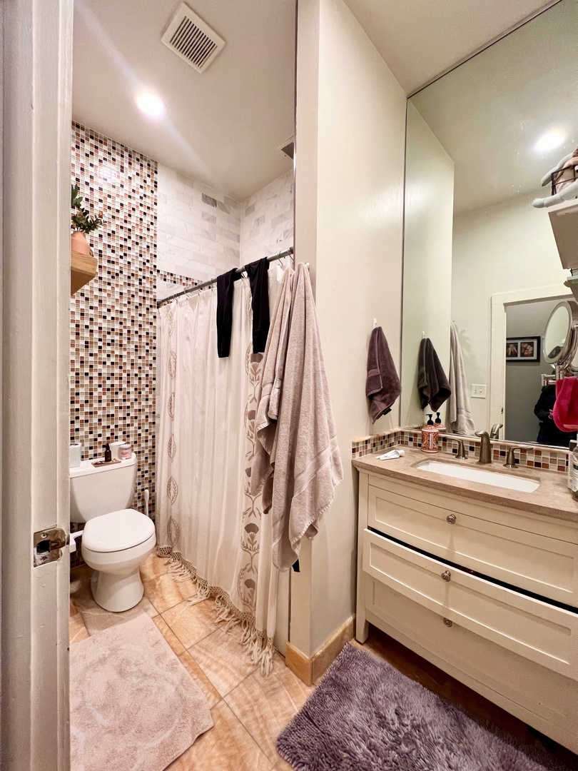 2303 North Avenue, Chicago, IL 60647