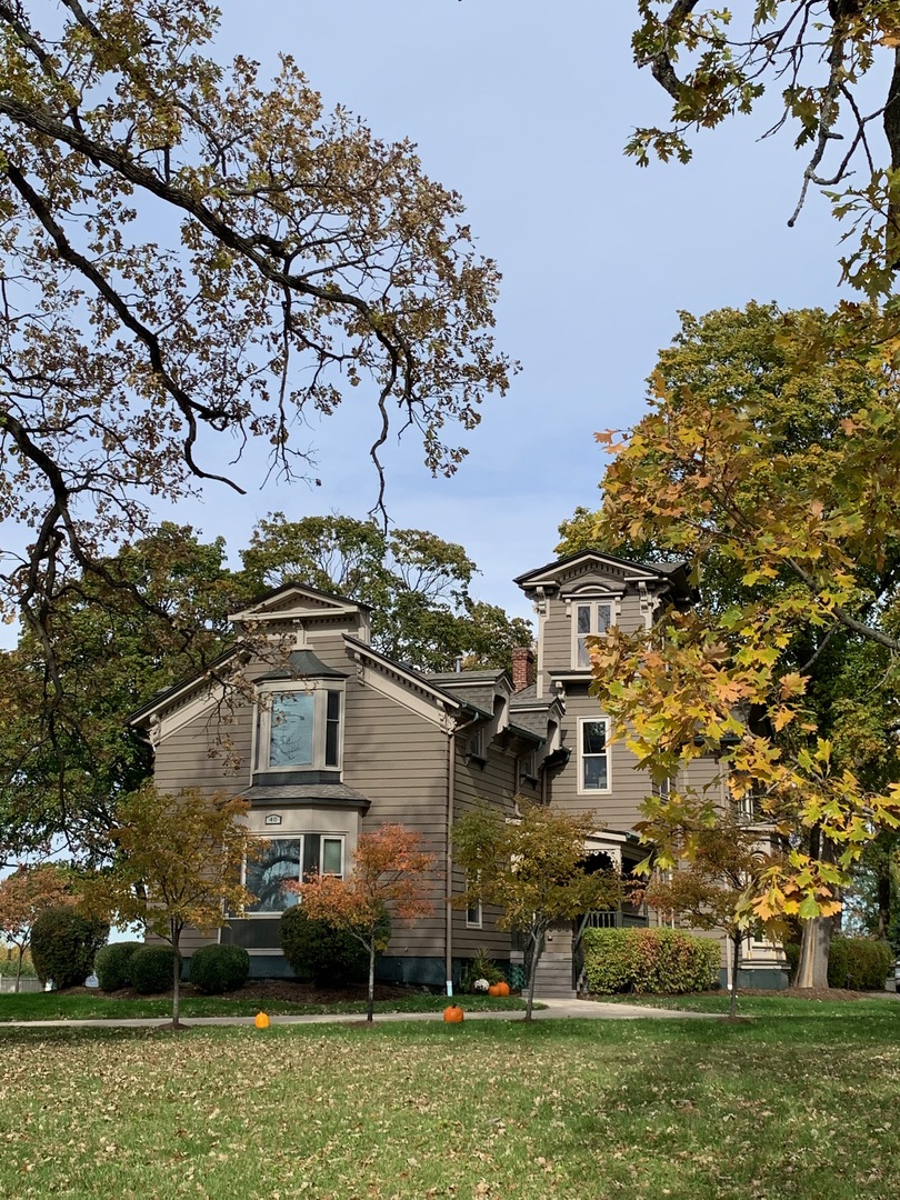 40 Mischa Court, Lake Zurich, IL 60047