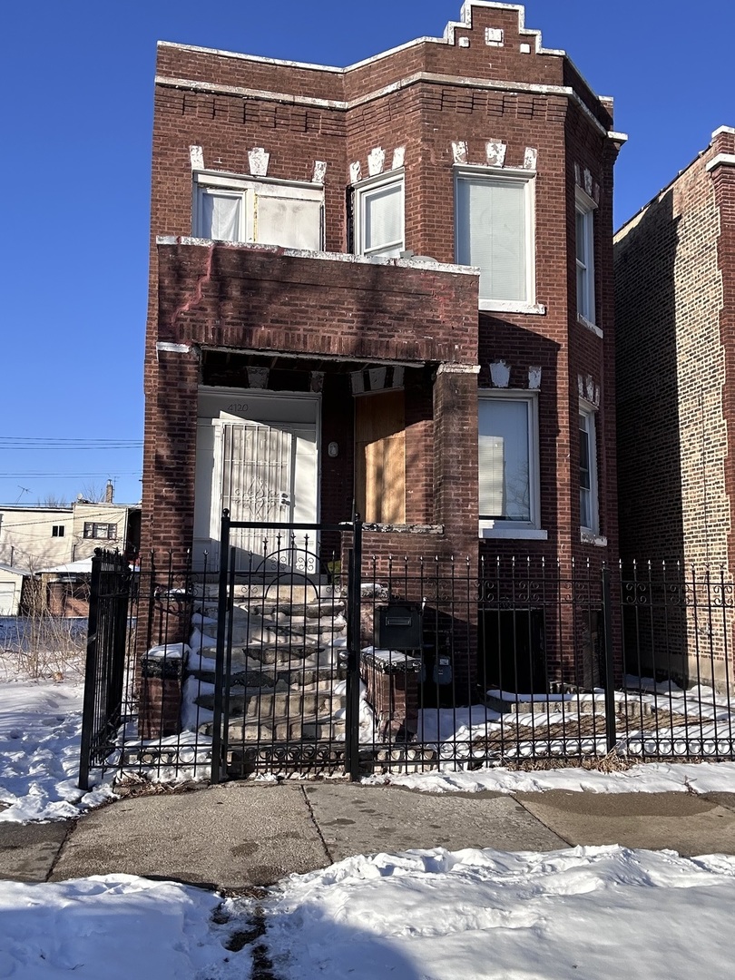 4120 Gladys Avenue, Chicago, IL 60624