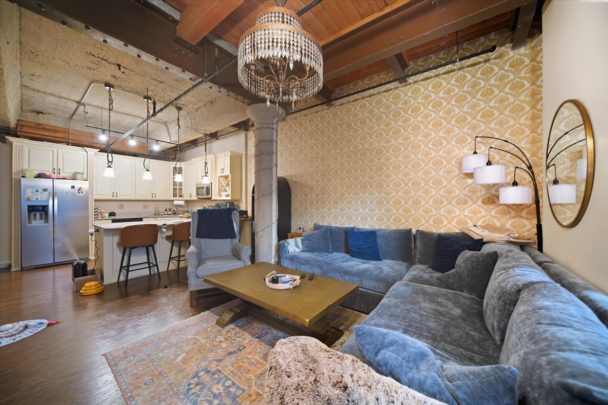 420 Ontario Street, Chicago, IL 60654