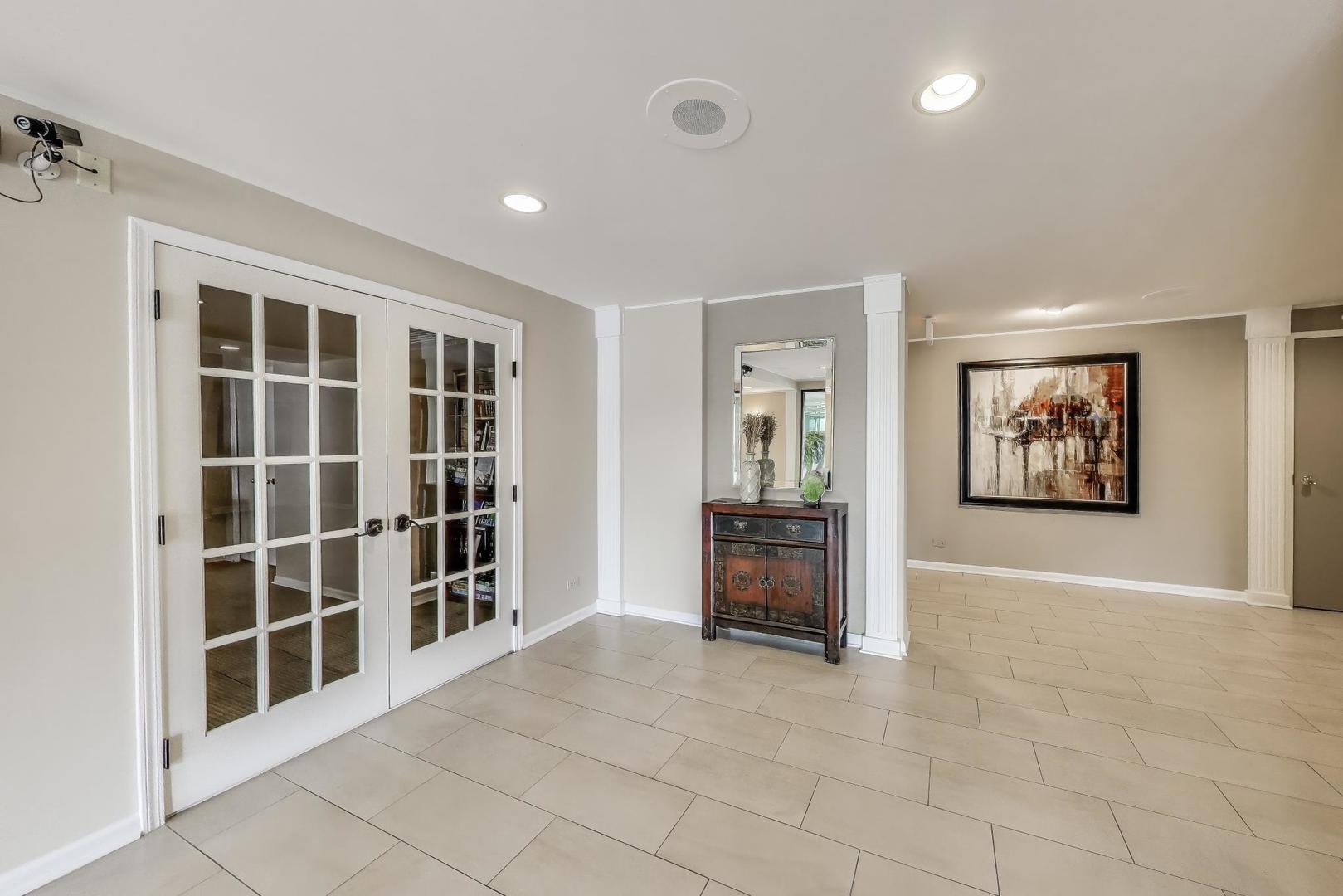 2020 Chestnut Avenue, Glenview, IL 60025