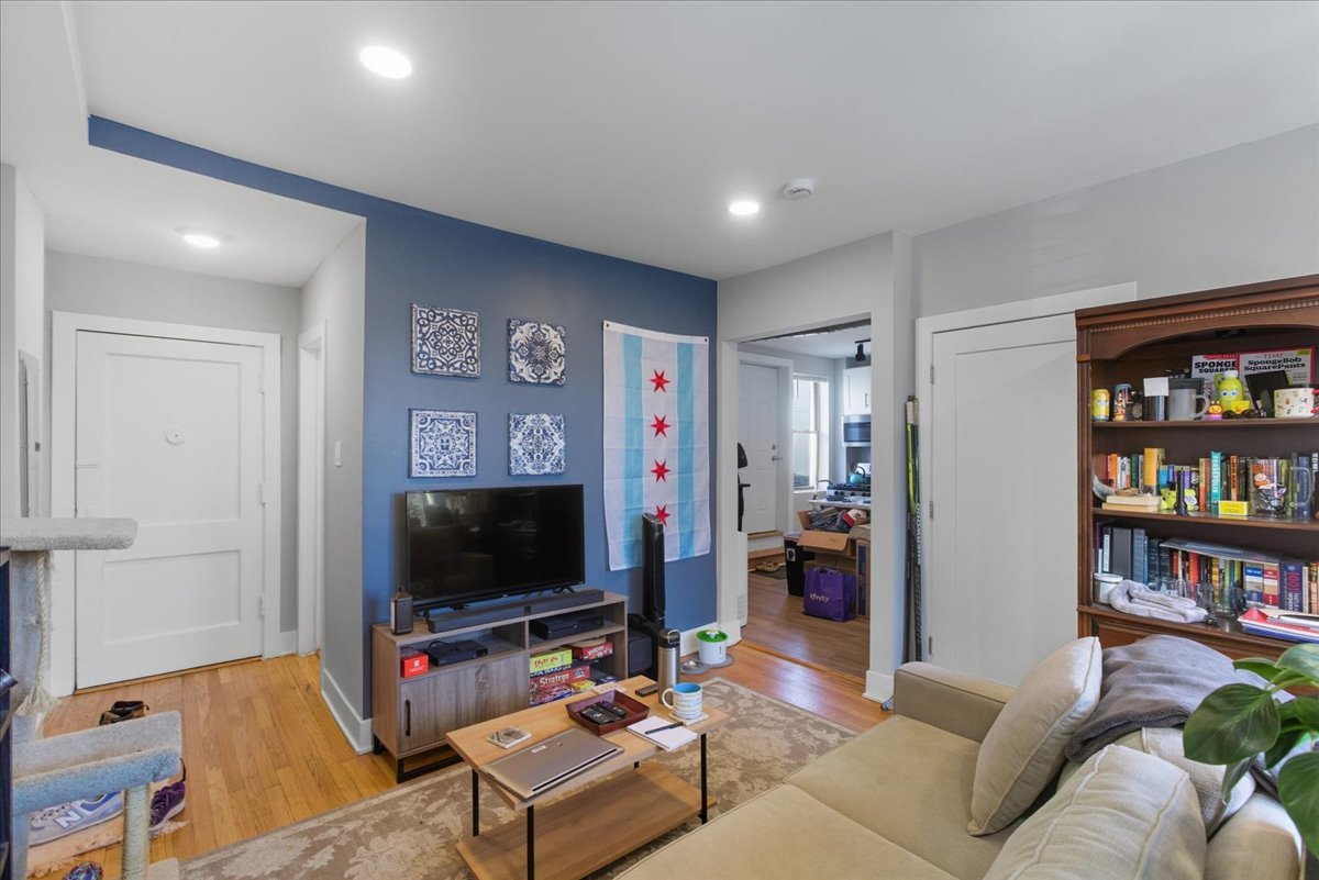 4004 Bell Avenue, Chicago, IL 60618