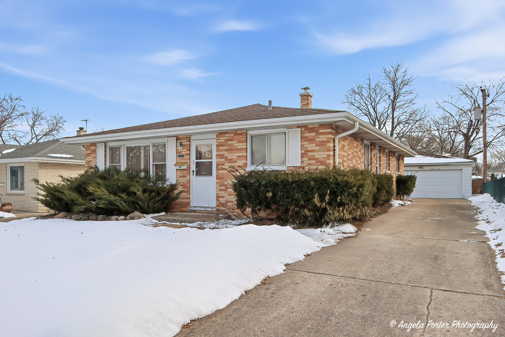 2015 Jackson Street, Waukegan, IL 60087
