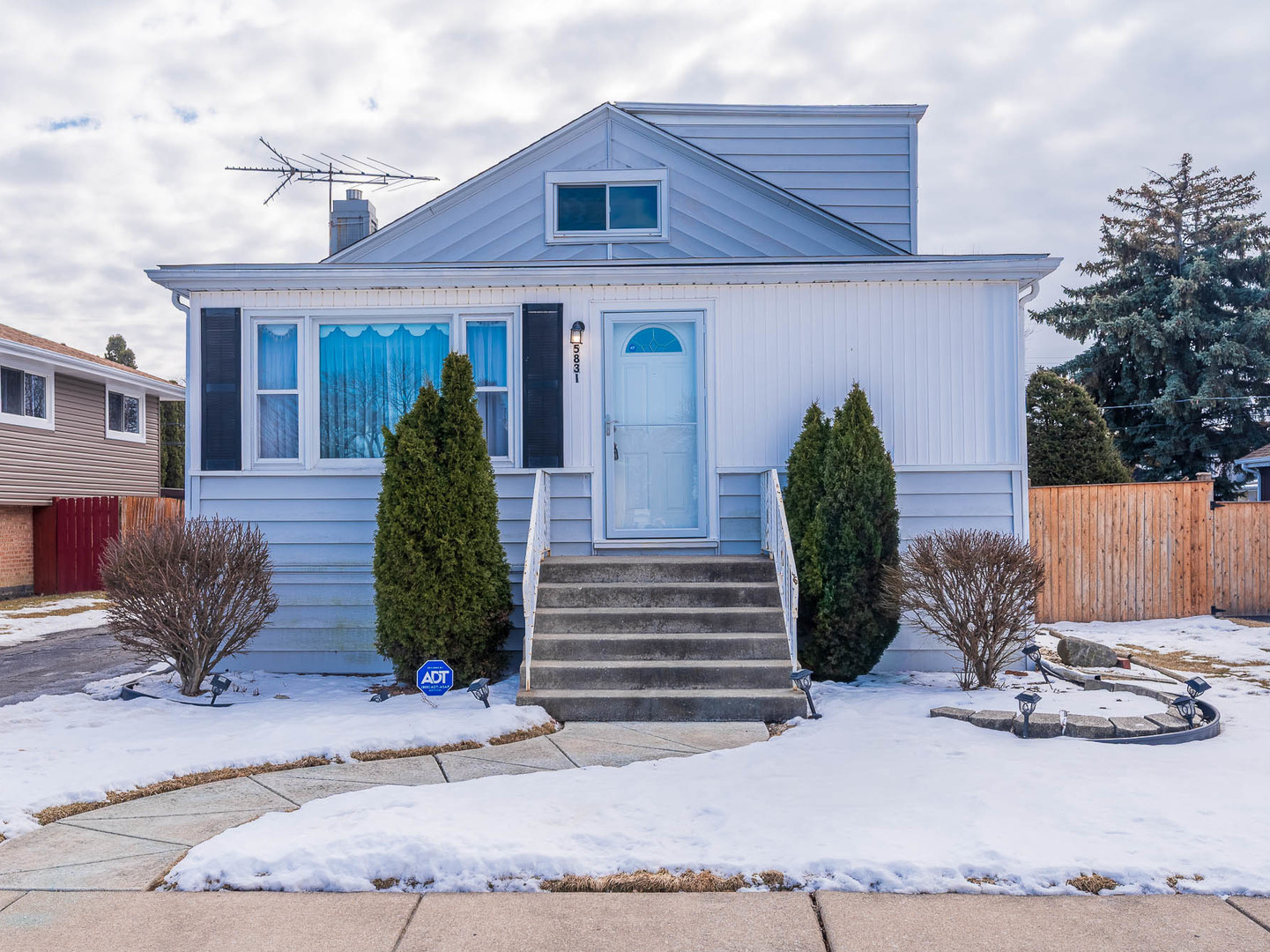 5831 89th Street, Oak Lawn, IL 60453