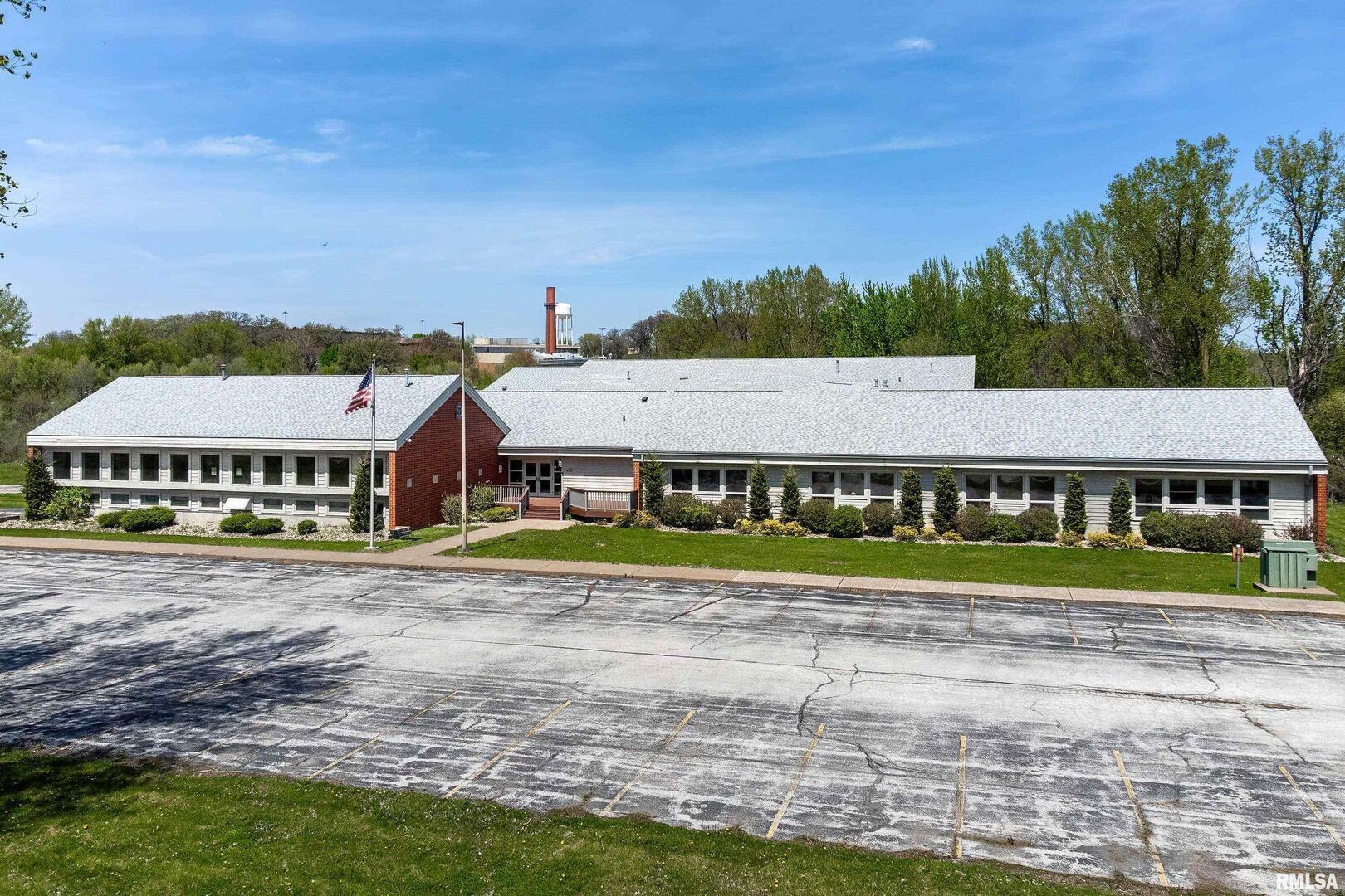 479 27TH Street, East Moline, IL 61244