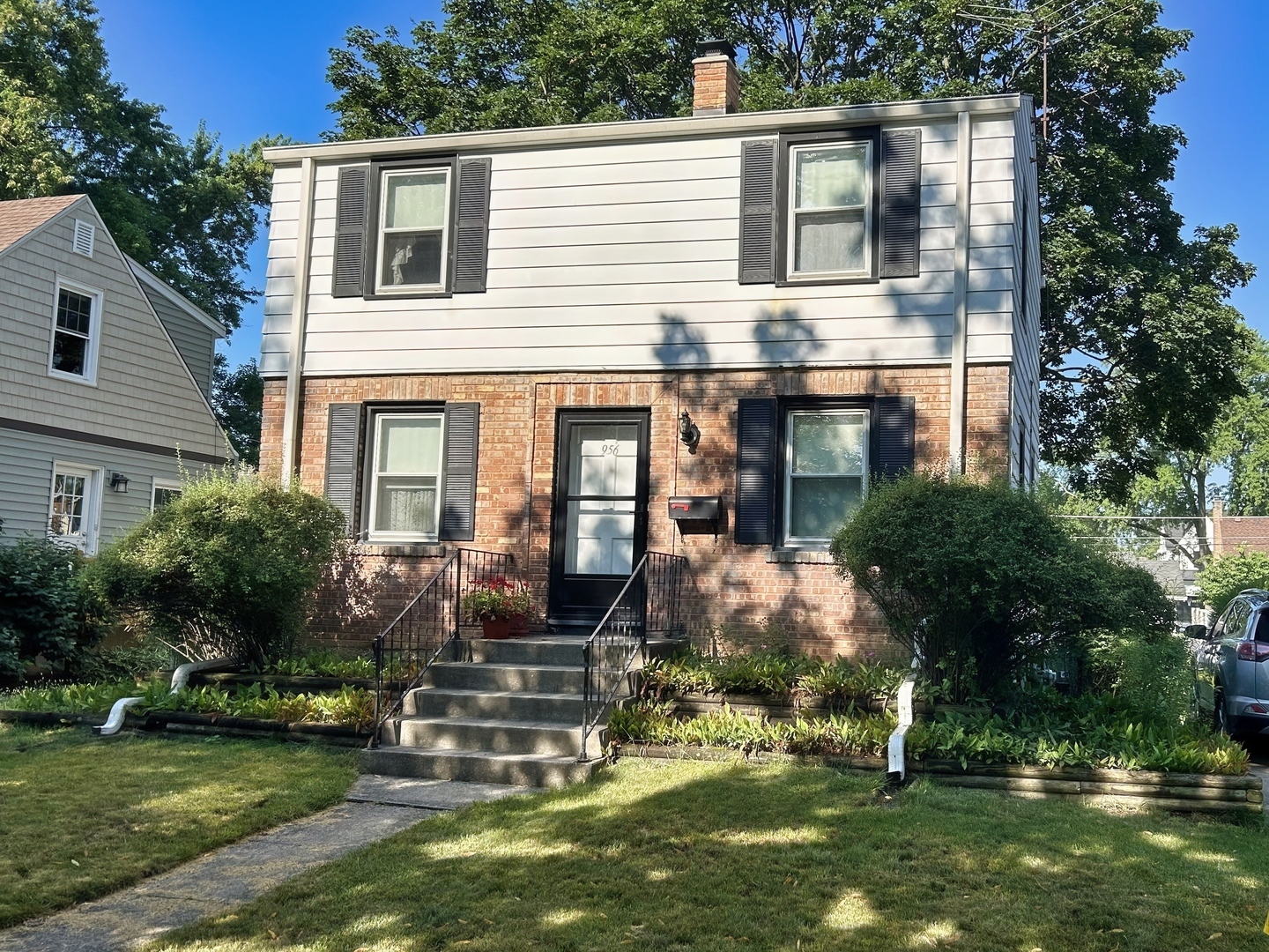 956 Hillside Avenue, Elmhurst, IL 60126