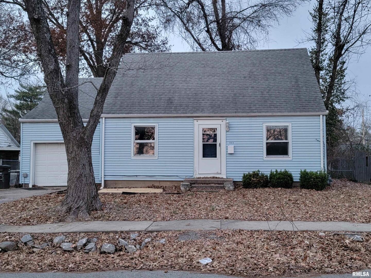 904 Linden St Street, Carbondale, IL 62901