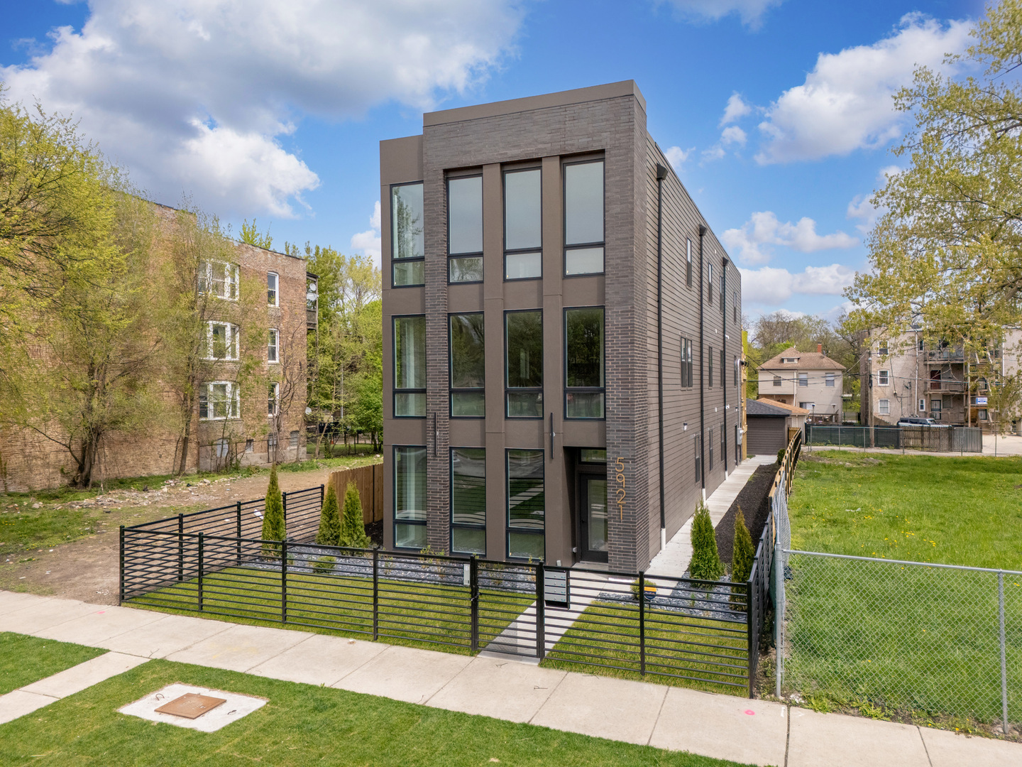 5921 Calumet Avenue, Chicago, IL 60637