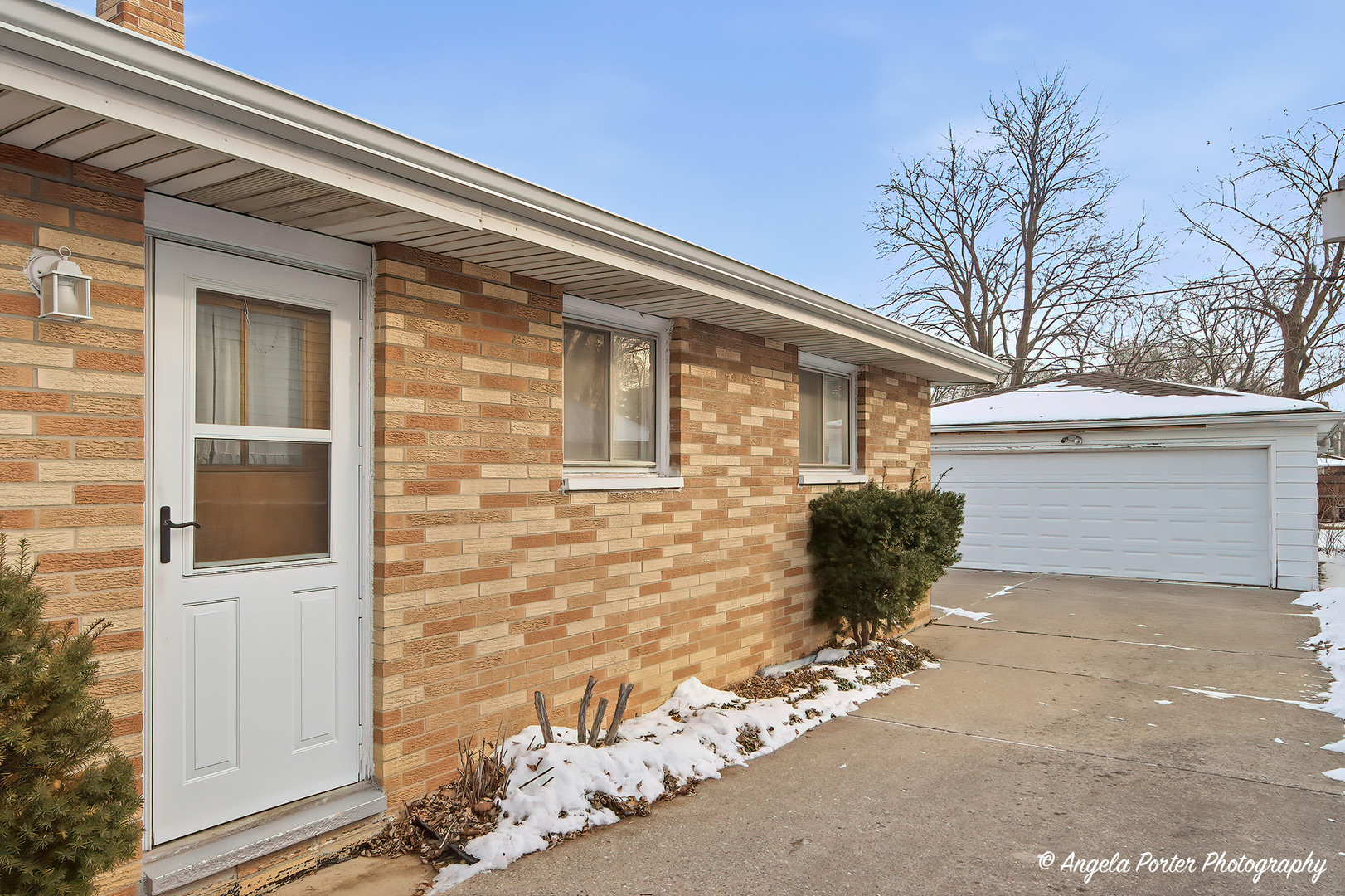 2015 Jackson Street, Waukegan, IL 60087