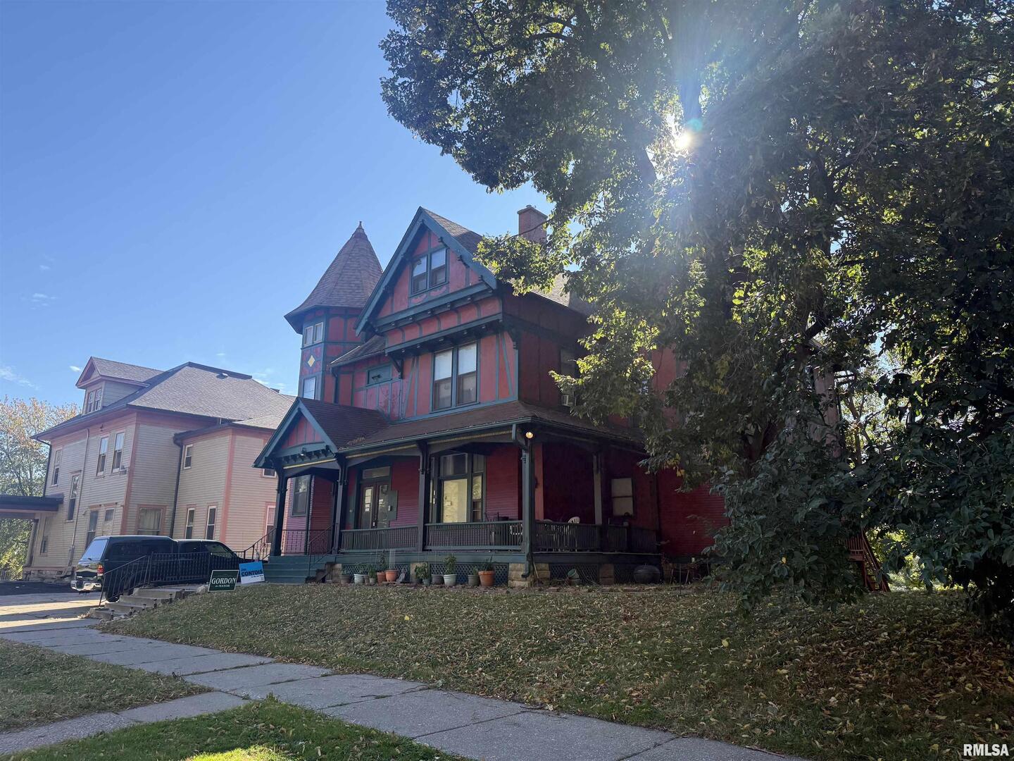 413 6TH Street, Davenport, IA 52803