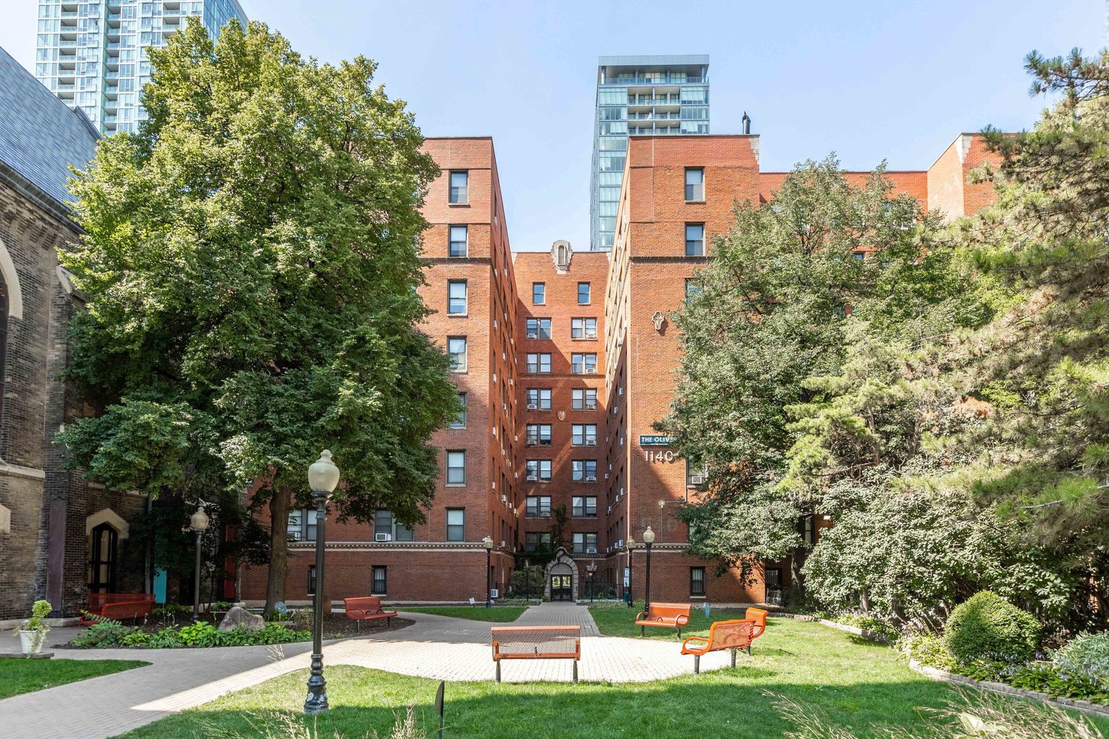 1140 La Salle Drive, Chicago, IL 60610