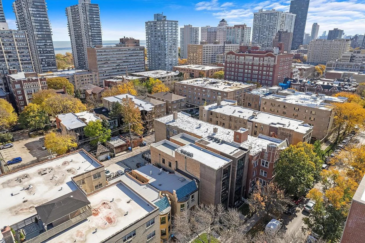 5733 Winthrop Avenue, Chicago, IL 60660