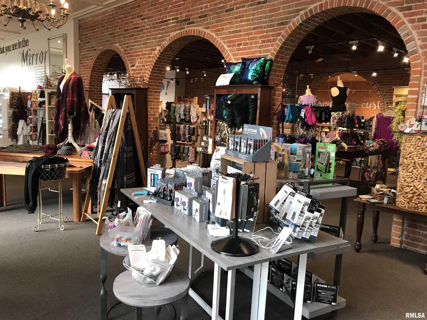 1500-1506 RIVER Drive, Moline, IL 61265