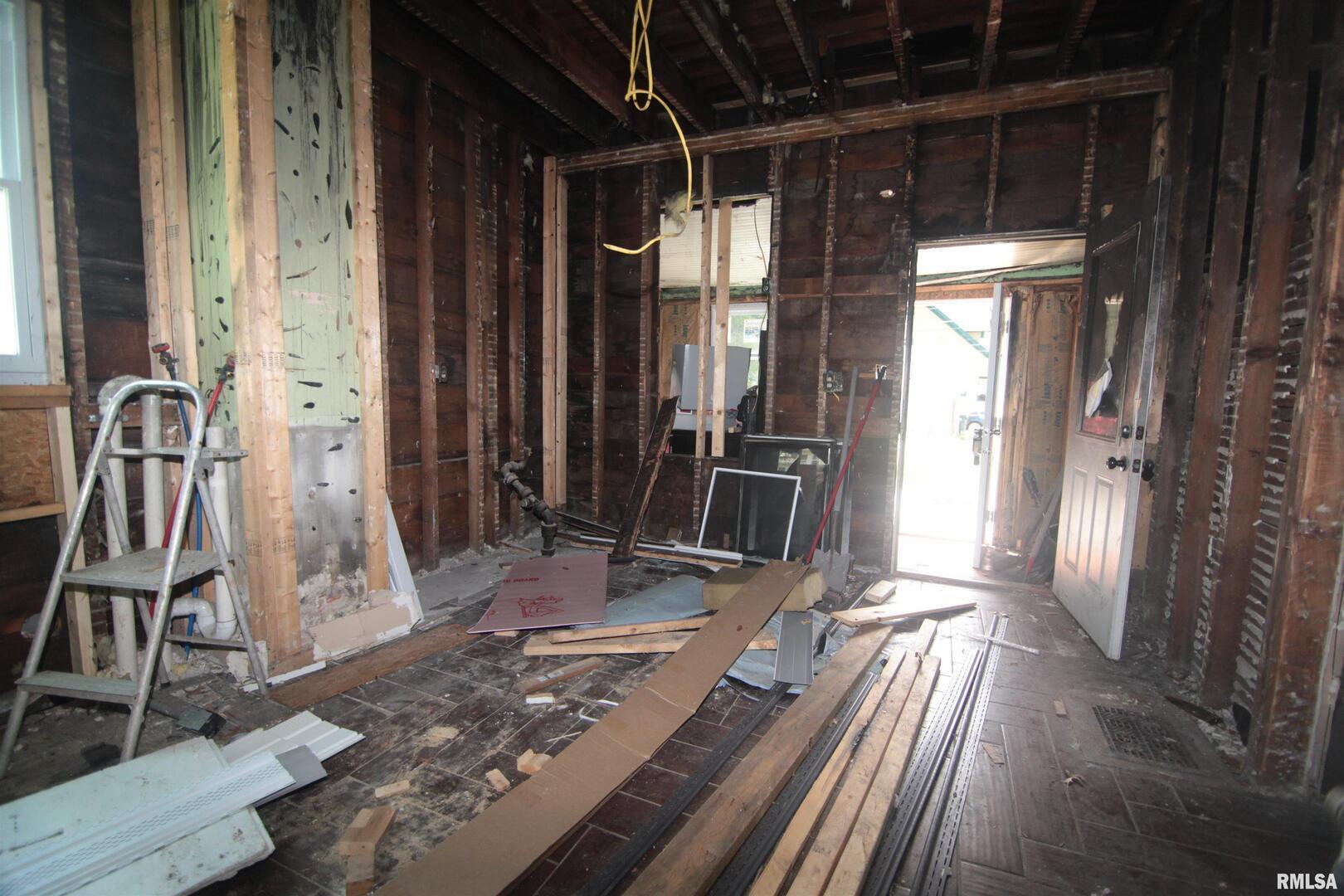 2243 4TH Street, Davenport, IA 52802